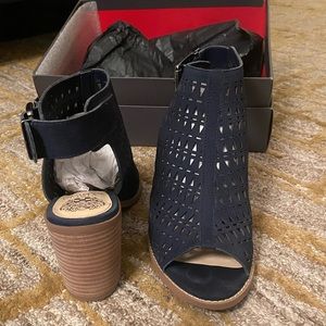 Vince Camuto  TRIANA STACKED-HEEL OPEN-TOE SANDALS IN MIDNIGHT Womans US 7.5